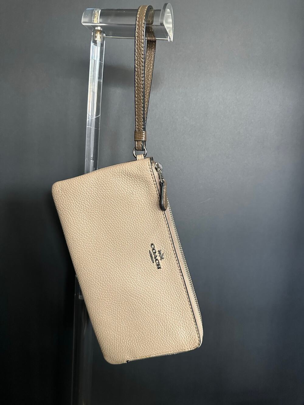 Coach Double Zip Pebbled Leather Wristlet Wallet Taupe Beige Leather